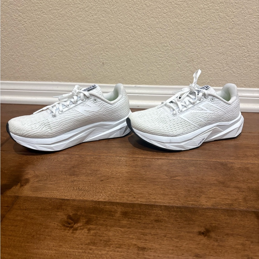 NB Women's White FuelCell Propel V5 || size 7 - Picture 2 of 9